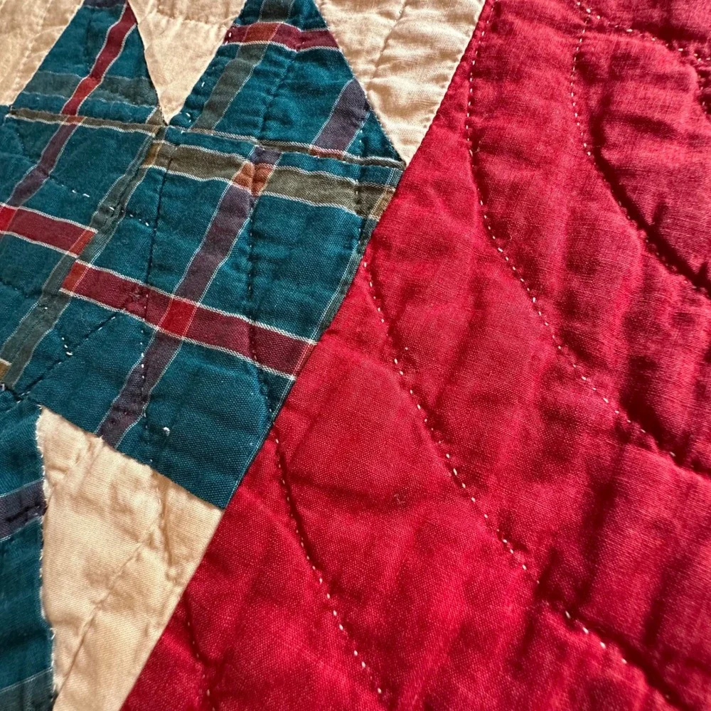 Vintage Handmade Maple Leaf Quilt 82x68 Red Green Cream Patchwork
